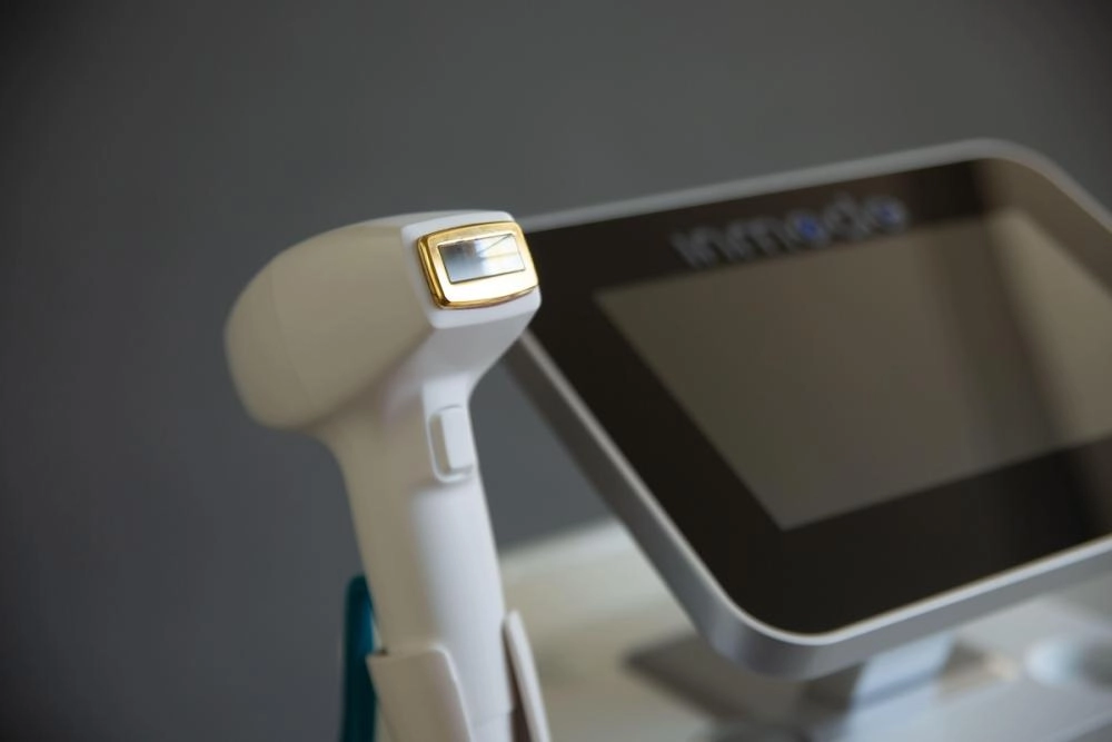 laserové zariadenie na odstraňovanie chĺpkov Inmode Diolaze používané v Doktorpro