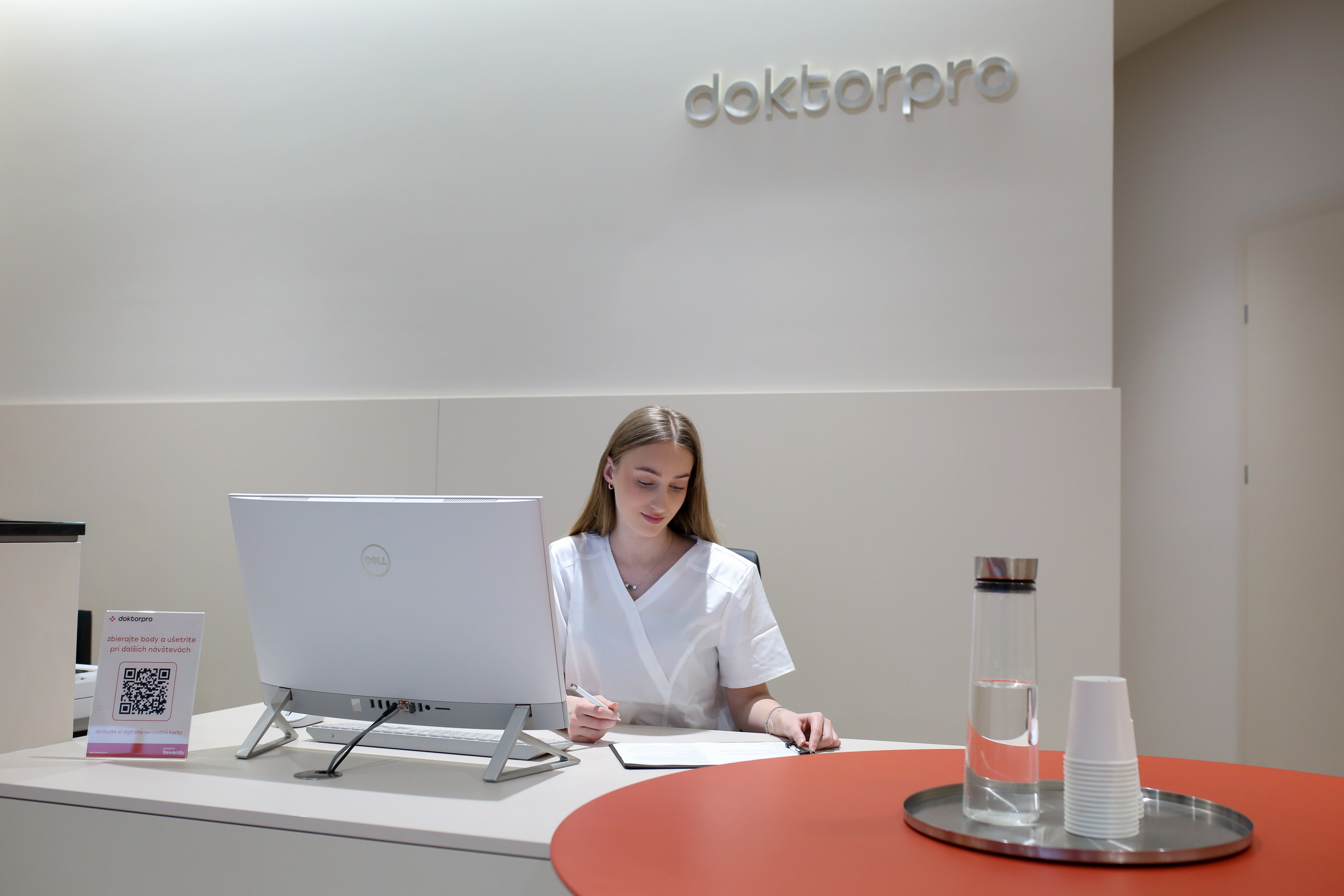 Recepcia medicínskeho centra Doktorpro (Mlynské nivy)