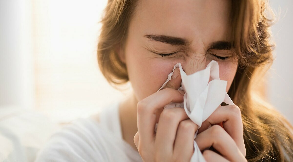 Ako si správne vyplachovať nos pri nádche alebo sínusitíde